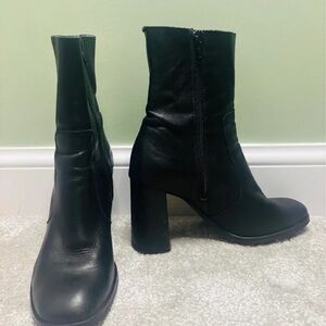 Elegant Black Heeled Boots for Women